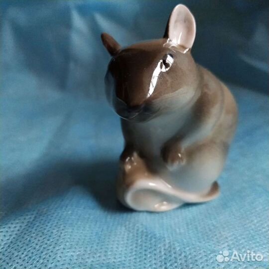 Мышь с орехом статуэтка фарфор ифз