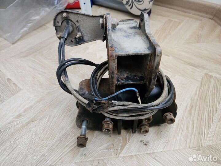 Фаркоп на lexus 570