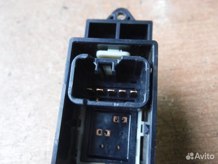 Кнопка стеклоподъемника Outlander XL CW