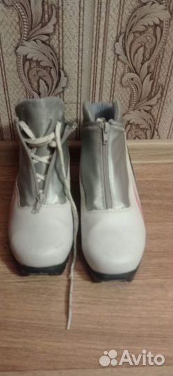 Лыжные ботинки 38 размер, крепление NNN