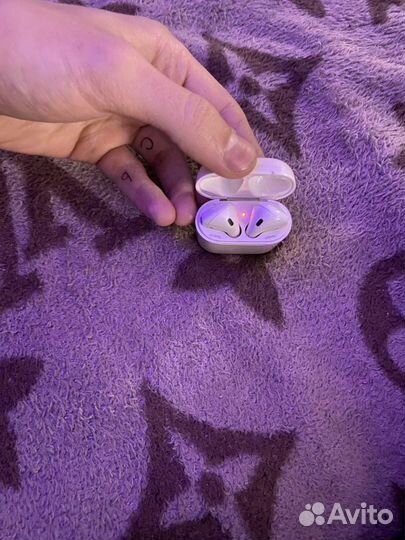 Беспроводные наушники apple airpods