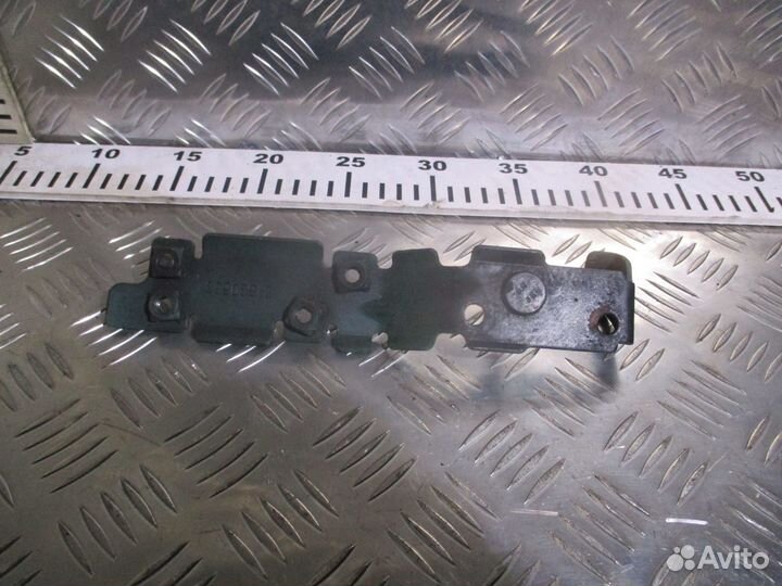 Кронштейн трубок охлаждающей жидкости Volvo 215306