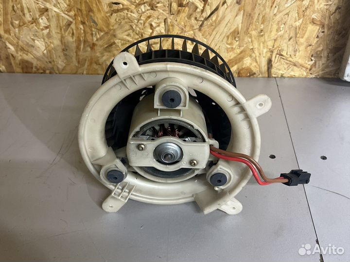 Моторчик печки Мерседес w210 правый руль