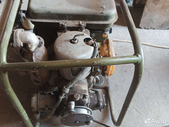 Бензиновый генератор