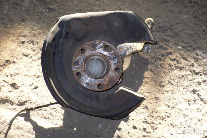 Кулак задней подвески VW PassatB6 Tiguan SkodaYeti