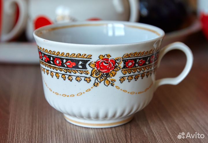 Фарфоровые чашки, разные
