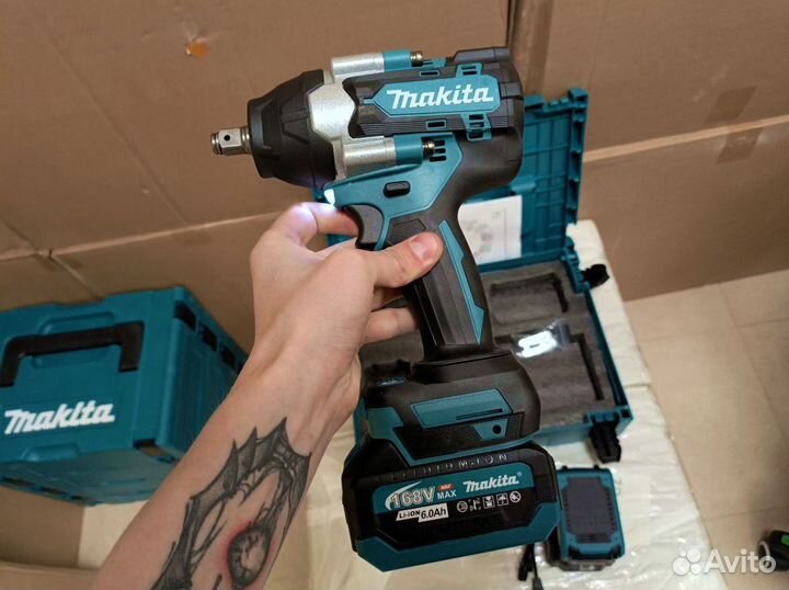 Бесщеточный Гайковерт Makita 700Nm