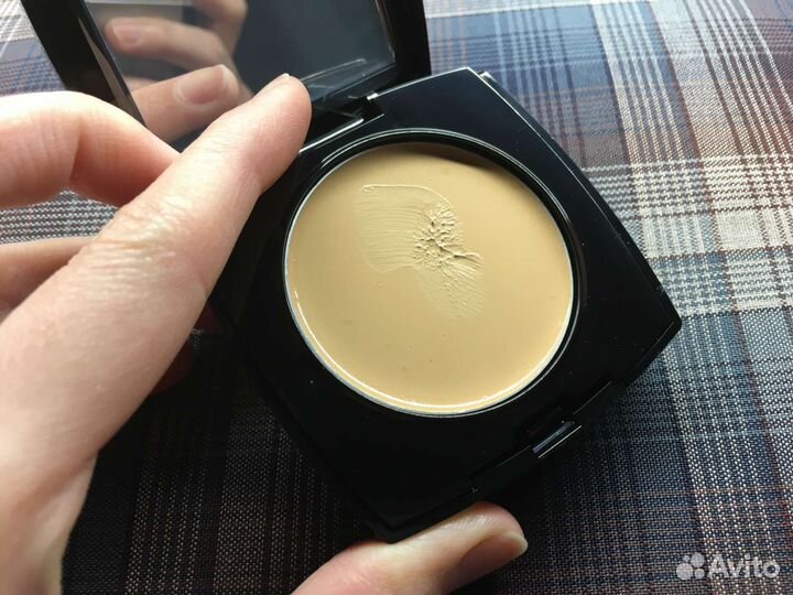 Пудры Avon Oriflame