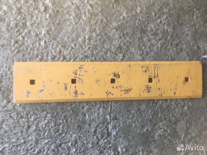 Нож Komatsu D37-D39 центральный 11Y-72-12330