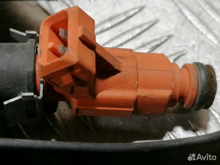 Форсунка двигателя Peugeot 307 2001 2008