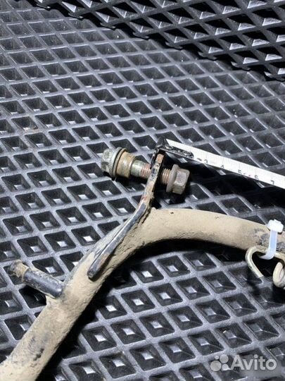 Центральная подножка Geely 1E40QMB