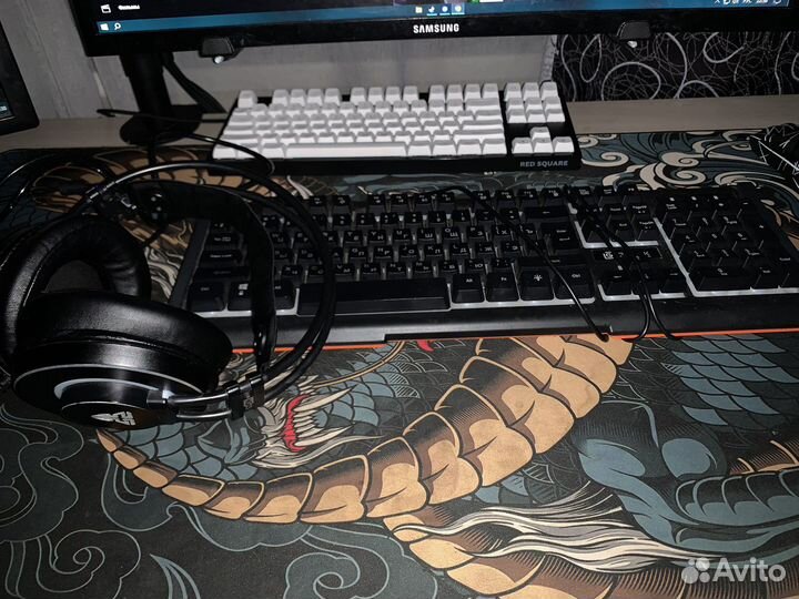 Клава и наушники