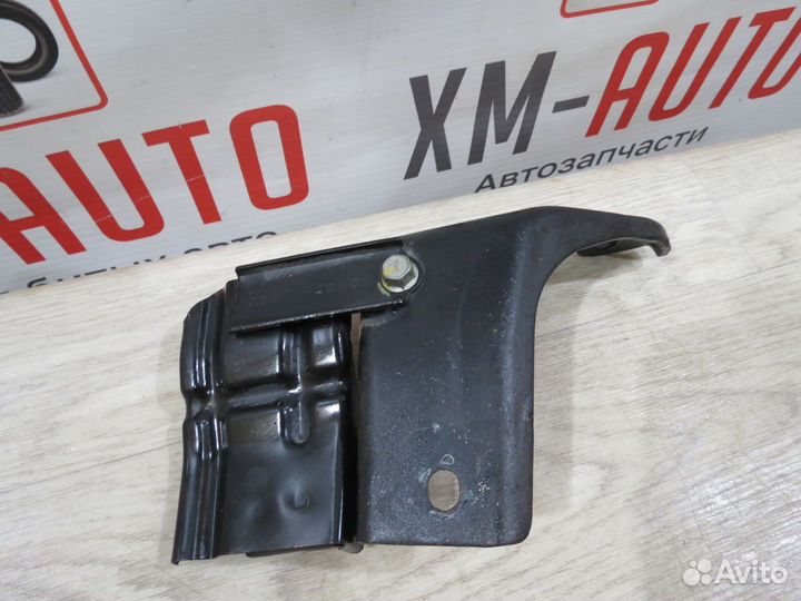 Кронштейн выпускного коллектора Kia Rio 4