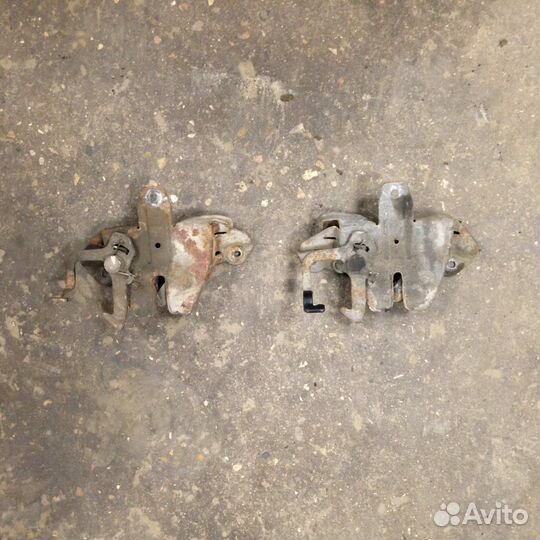 Замок капота Мицубиси Монтеро Паджеро Спорт 1