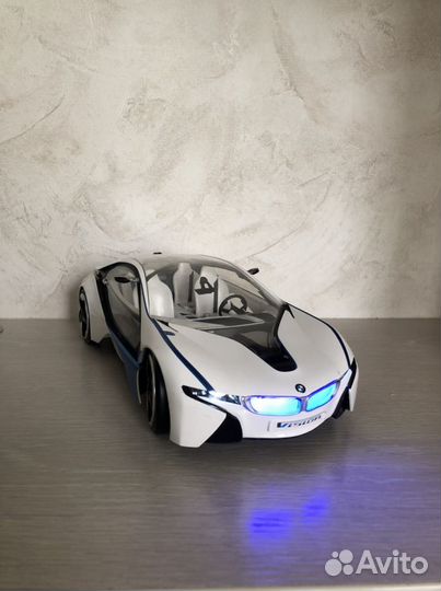 BMW i8 на пульте управления