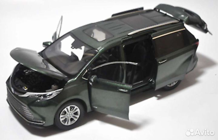 Toyota Sienna Green 1:18