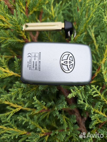 Смарт-ключ Toyota Land Cruiser 200, 2012 г. в