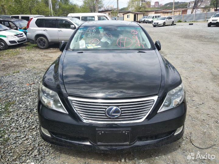 В разборе lexus LS600H
