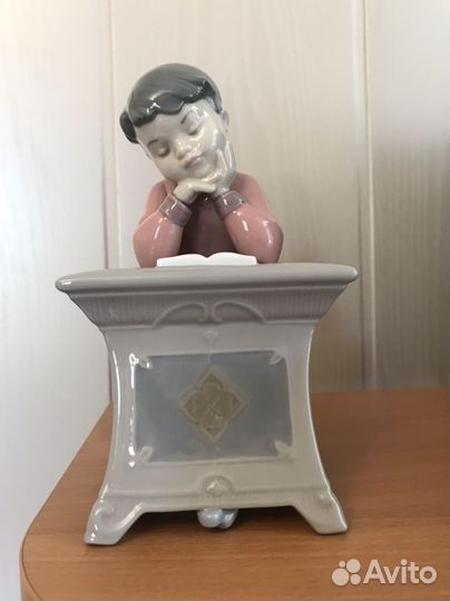 Фарфоровая статуэтка Nao Lladro