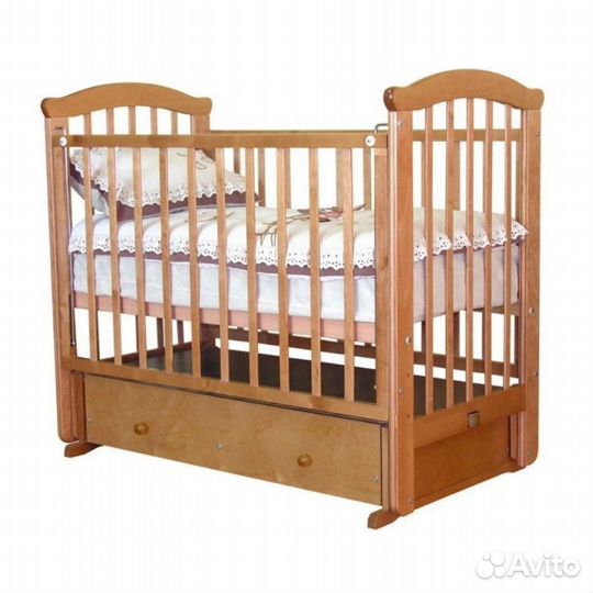 Детская кроватка с маятником и ящиком
