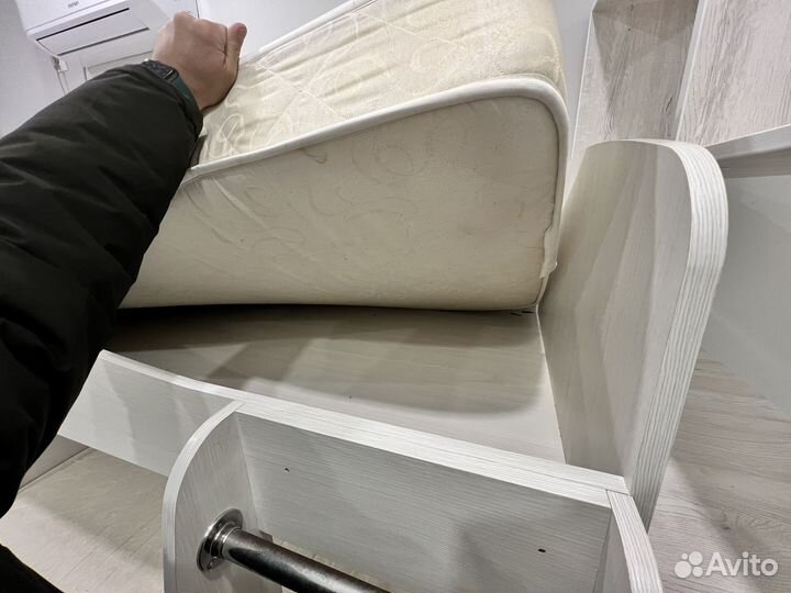 Двухъярусная кровать