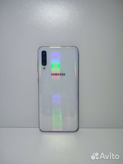 Смартфон Samsung Galaxy A50 в отличном состоянии