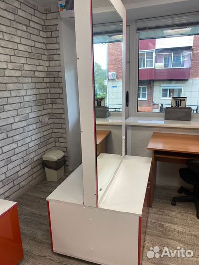 Тумба с зеркалом