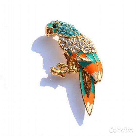 Брошь попугай