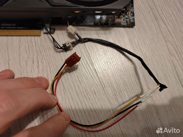 Видеокарта Gigabyte radeon R9 270 windforce