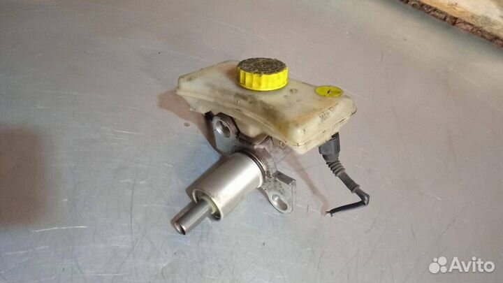 Главный тормозной цилиндр Volkswagen Passat B5 C5