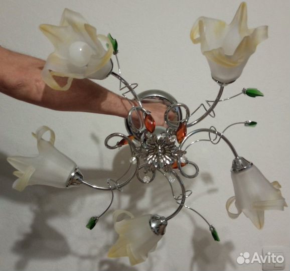 Продам люстру