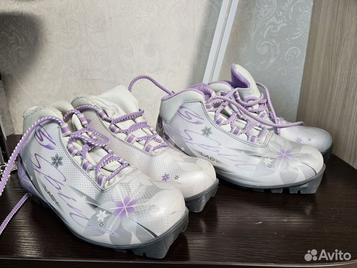 Лыжные ботинки