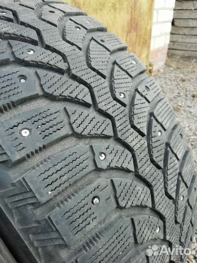 Bridgestone Blizzak Spike-01 215/55 R16 93T