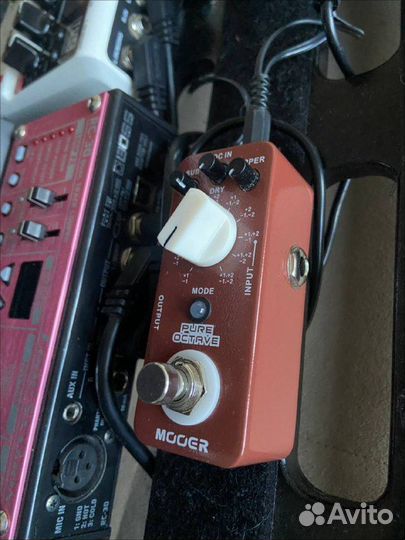 Гитарная педаль октавер Mooer Pure Octave