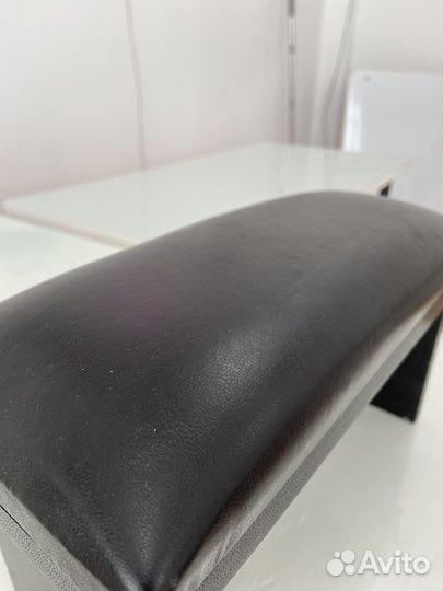 Подставка для маникюра для рук клиента