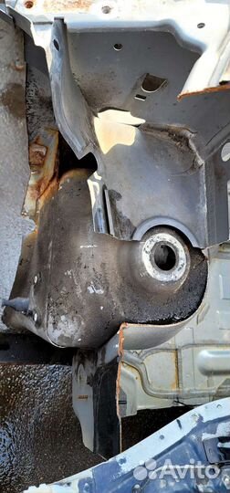 Чашка переднего амортизатора VW Transporter T5