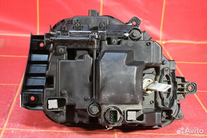 Фара левая Hyundai Santa Fe