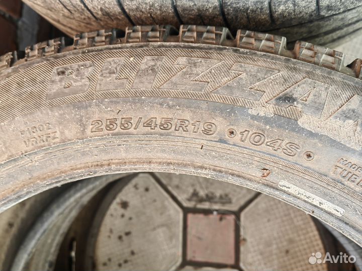 Bridgestone Blizzak LM-80 Evo 255/45 R19 100V