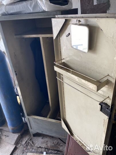 Шкаф сейфного типа с ключом