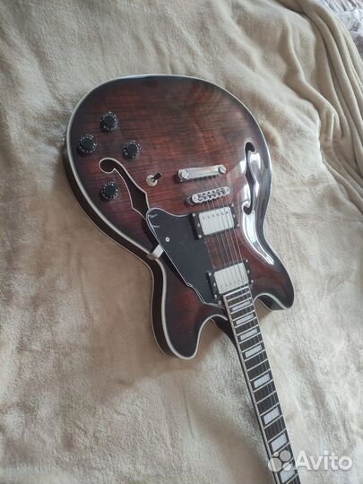 Продам полуакустическую электрогитару