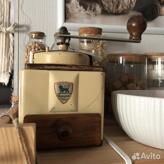 Старинная мельница кофе Peugeot Frères Лев