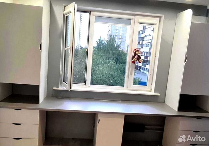 Рабочая зона в углу у окна