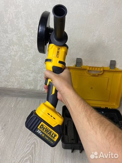 Аккумуляторная бесщеточная болгарка DeWalt