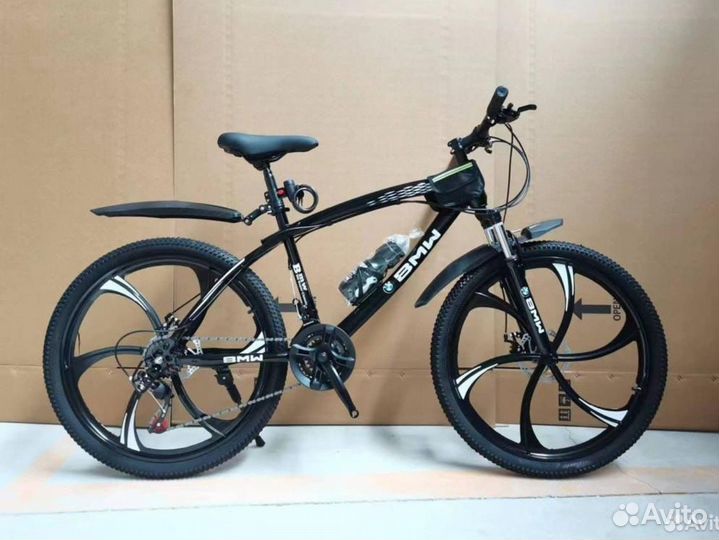 Велосипед BMW на литых дисках