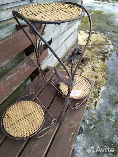 Подставка для цветов напольная металлическая