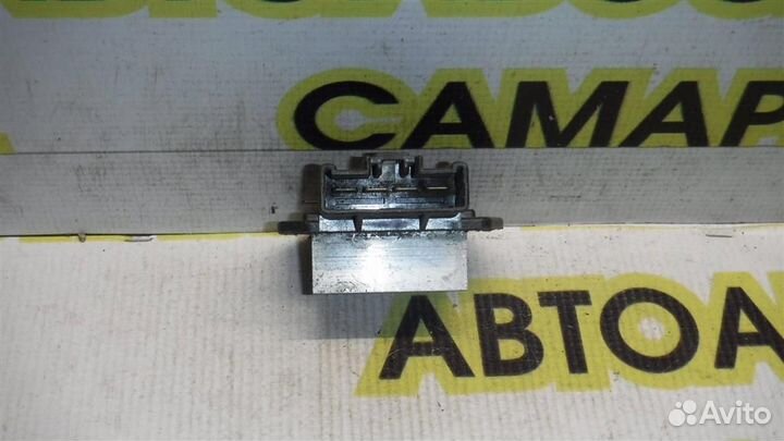 Резистор отопителя Toyota Avensis II (T250) 2003