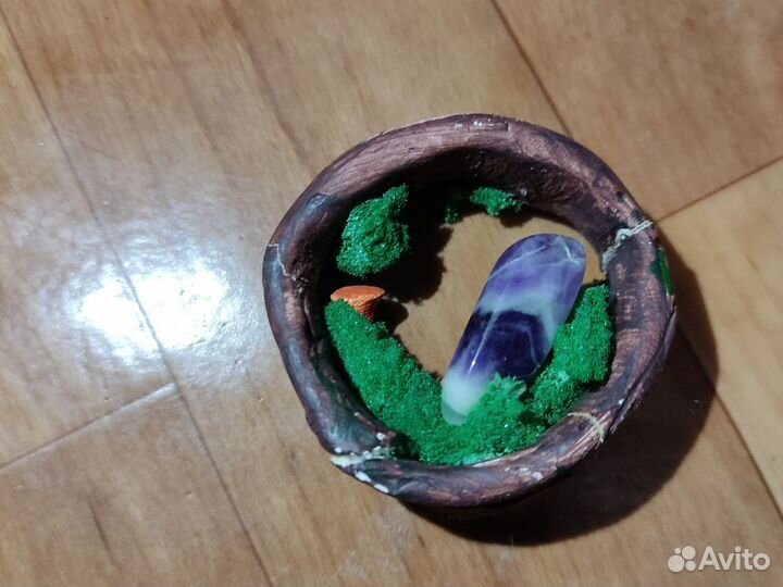 Украшение из глины