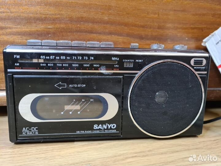 Портативная кассетная магнитола Sanyo M2670F