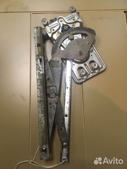 Стеклоподьемник левый крайслер 300м