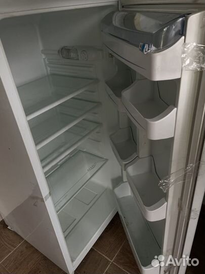 Холодильник Vestel